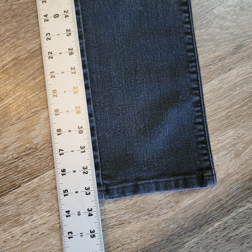 LEVIS Size 0/25 Black  Demi Curve Jeans Modern slim leg clasic rise  good condit - Picture 3 of 11